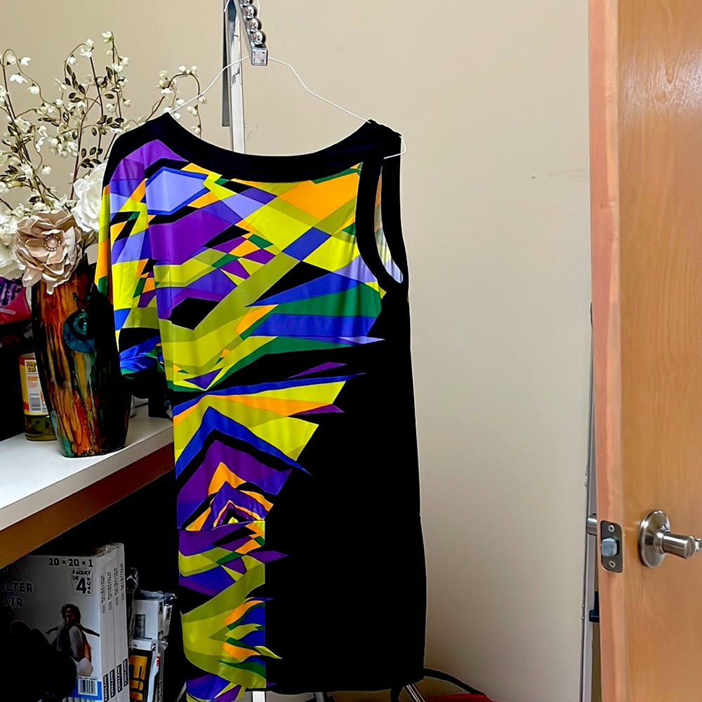 Beautiful show stopper BCBG Maxazaria size L